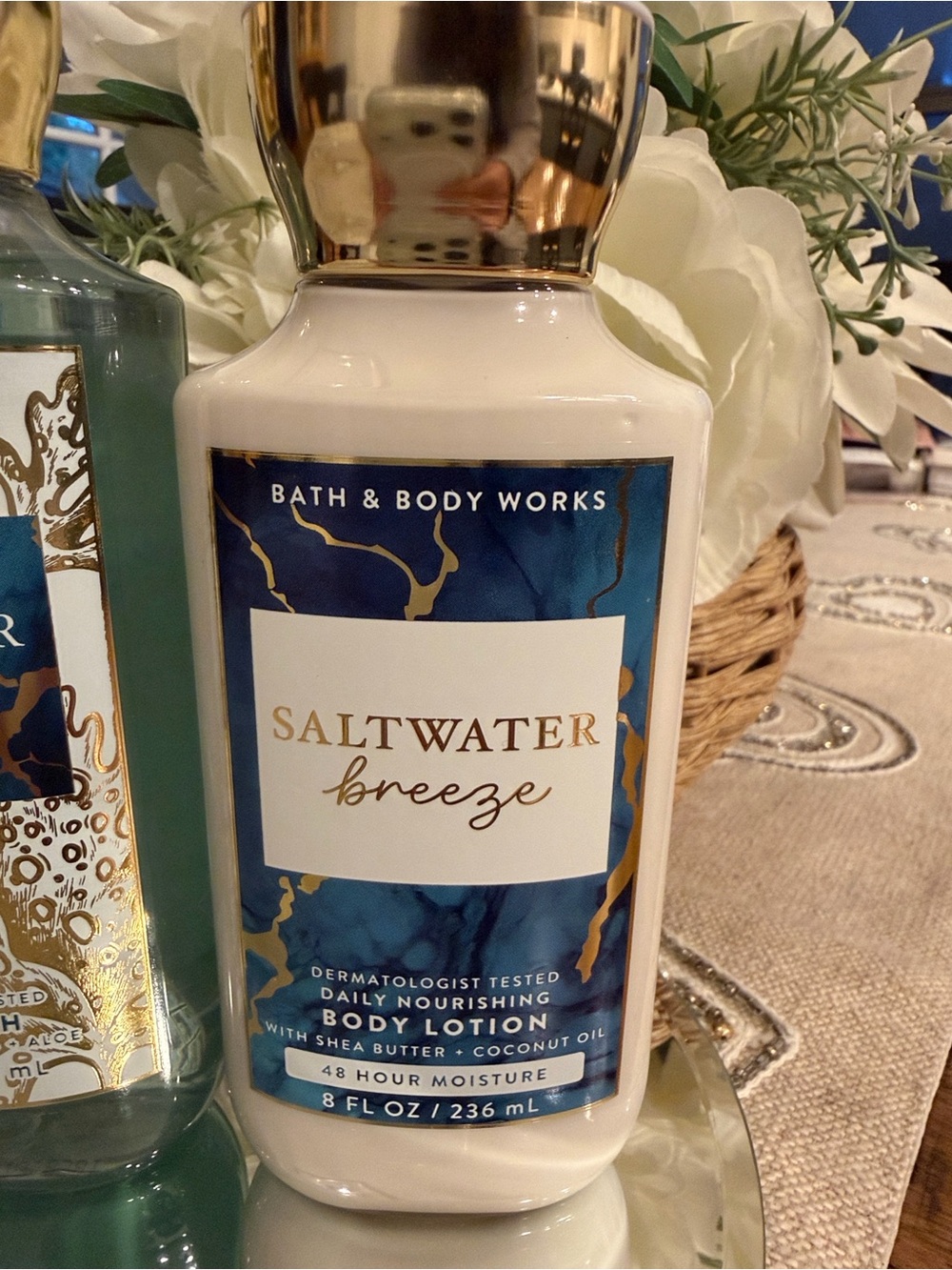 Bath & Body Works Saltwater Breeze Body Wash & Lotion Set - White & Teal - Picture 3 of 9